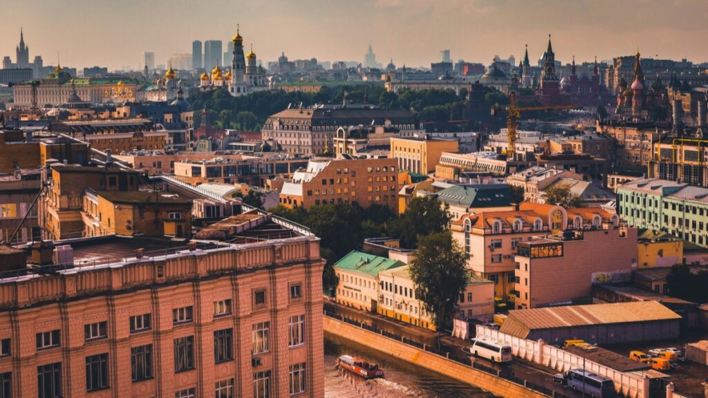 Cómo influencers de WhatsApp en Argentina y marcas de Rusia colaboran