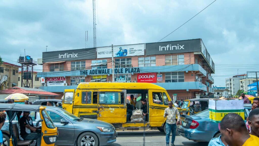 Guia practica para creadores argentinos que quieren conectar con marcas de Arabia Saudita en Twitter y sumarse a tendencias musicales, con tacticas culturales y herramientas locales.