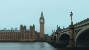 Guia practica para marcas argentinas: donde y como localizar creadores de Josh en Emiratos Arabes Unidos y lanzar retos fitness liderados por creators.