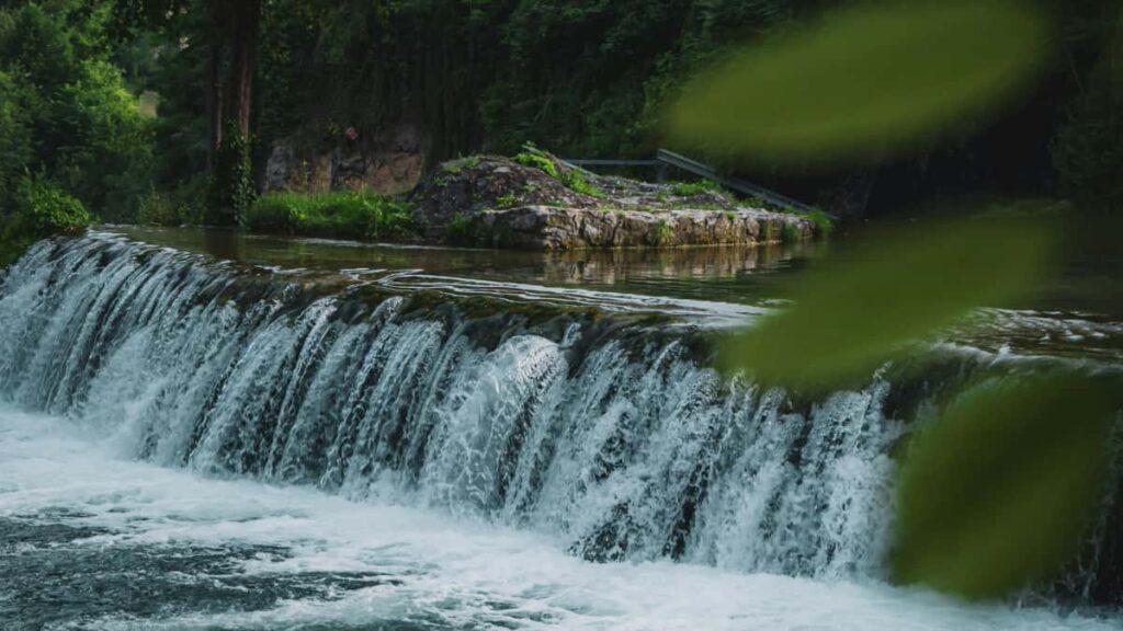 Guia practica para creadores en Argentina: como llegar a marcas coreanas via Pinterest y proponer retos musicales que funcionen en APAC. Estrategia, pitch y ejemplos reales.