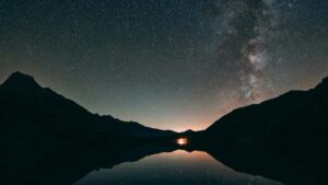 Guia practica para marcas: como localizar y colaborar con creadores sudafricanos en Rumble que muestran tendencias de moda y equipaje para temporadas de viaje.