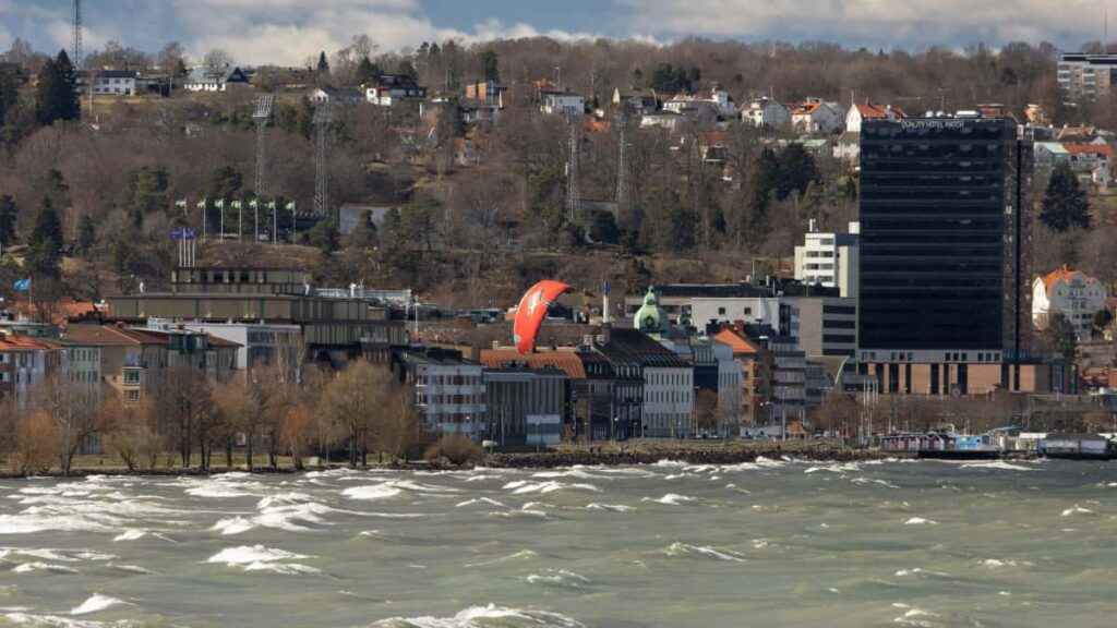 Guia practica para creators argentinos: como encontrar, pitchar y colaborar con marcas de Arabia Saudita en Douyin, con tacticas, ejemplos y riesgos a tener en cuenta.