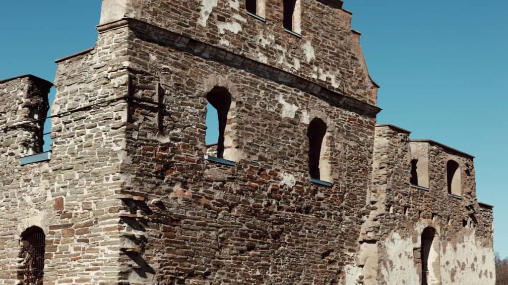 Guia practica para creadores argentinos: como localizar, pitchar y representar marcas de Nepal en Rumble para campanas de fitness, con tacticas, plantillas y riesgos.