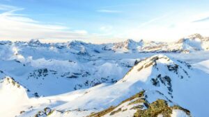 Guia practica para creadores argentinos: como encontrar, contactar y conseguir resenas de plataformas educativas con marcas indias usando Zalo y canales alternativos.